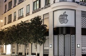 Apple’s Annual Profits Fall for First Time Since 2001 Apple's-phone