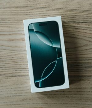 Google Pixel 9 vs. Apple iPhone 16! Which one to choose?